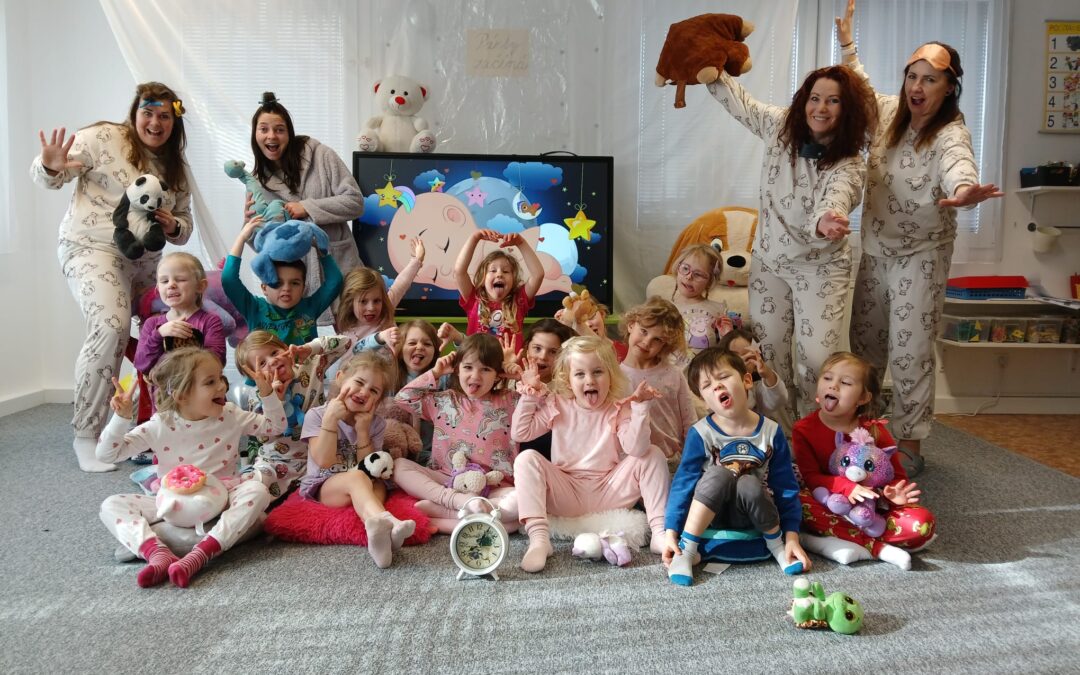 🎭✨ Týden plný dovádění jsme zakončili stylově! ✨🎭